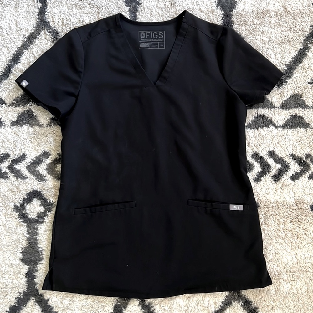 🌟FIGS Casma 3-pocket scrub top!